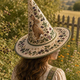 Chapeau de sorcière matelassé fait main – Lièvre des bois au motif floral champêtre