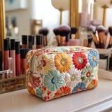 Gepolsterde make-up tas met glanzende bloemblaadjes NCU0NT10236