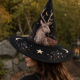 Chapeau de sorcière matelassé fait main – Cerf mystique dans un style sombre