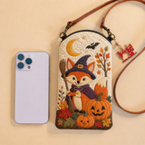 Pochette matelassée pour téléphone – Renard magicien dans le champ de citrouilles